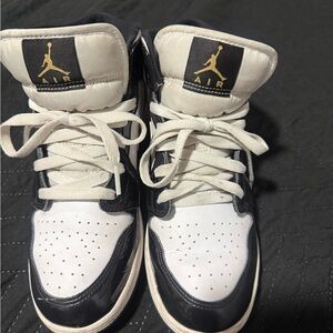 Jordan Shoes - Black and White